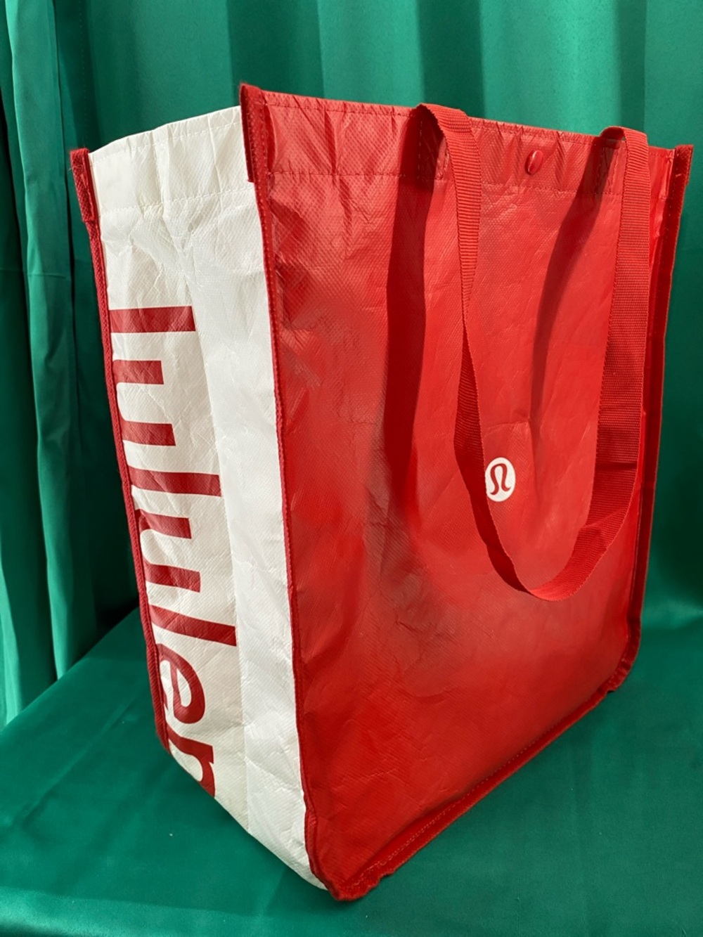 LULULEMON ATHLETICA Large Reusable Bold Red Shopping Carryall Tote w/White Logo